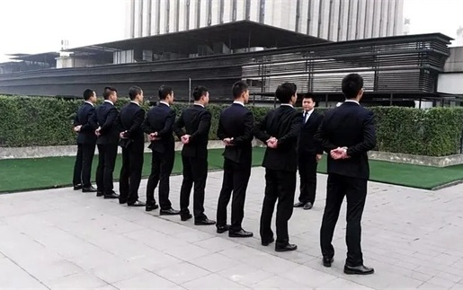 江苏揭秘：如何选择靠谱的收债公司？老司机给你支招